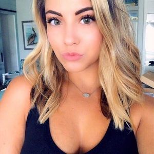 Meet your Posher, Eva